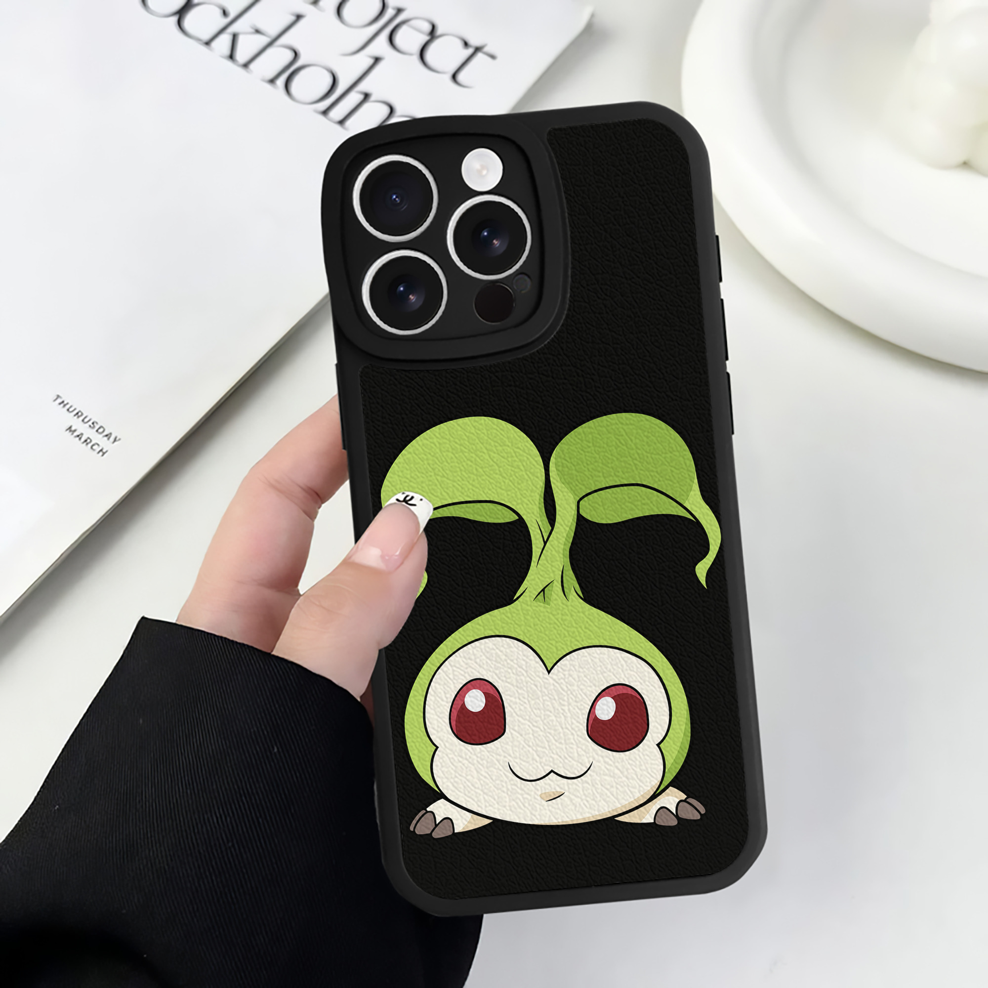 （画像用） Digimon デジタルモンスター/デジモン 【iPhone 16シリーズ対応】シリコンスマホケース（レザー調） 材質：シリコン